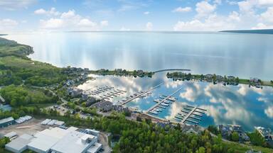 Glimpses of Extravagance: Luxurious Boating at Bay Harbor, Michigan