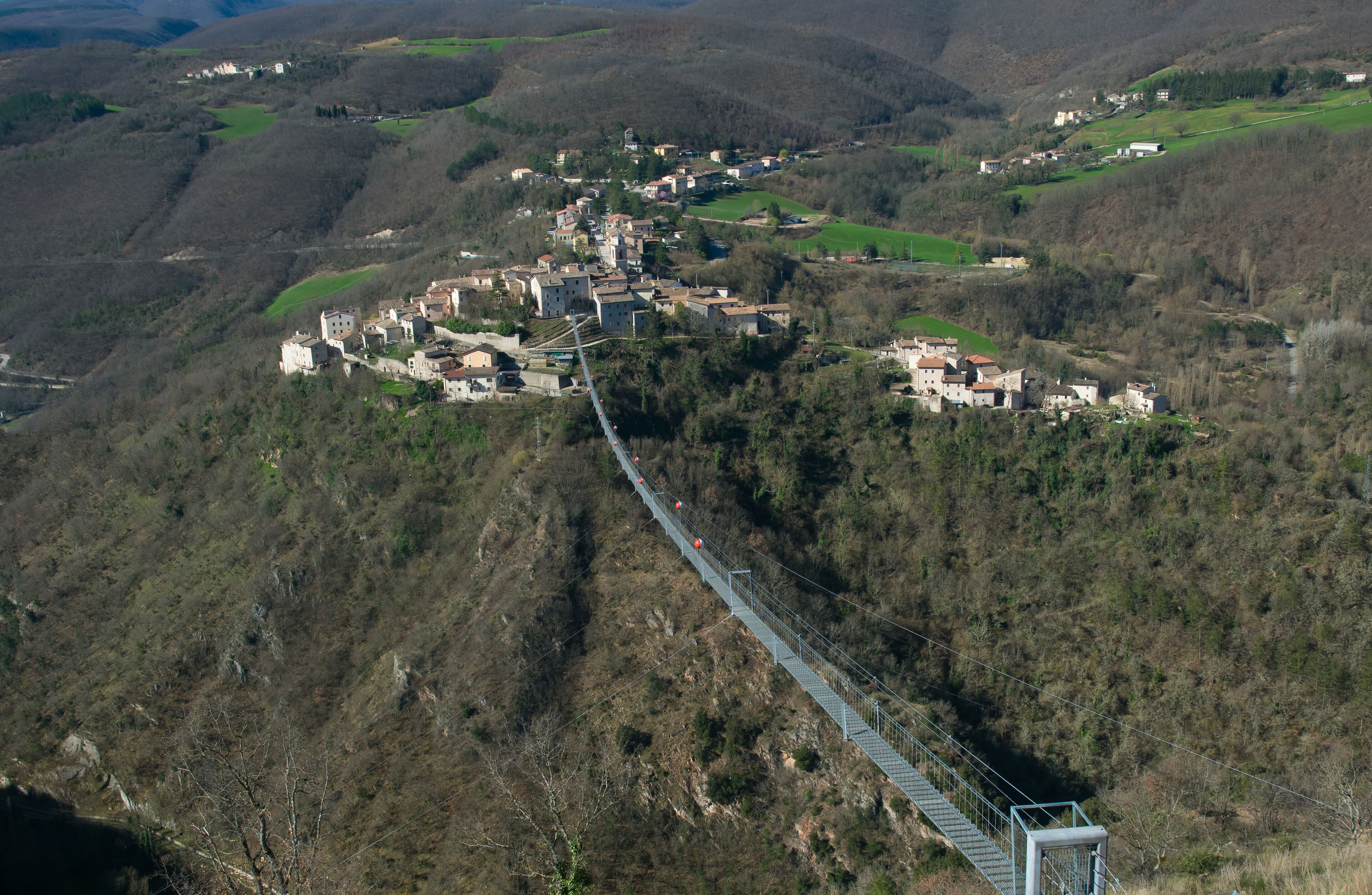 View of Sellano Tibetan Bridge, an extraordinary engineering feat for thrill seekers. You will cross 1023 steps with discontinuous treads in a journey of 517.5 meters