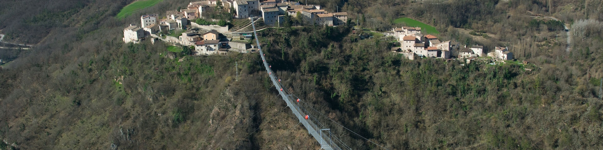 View of Sellano Tibetan Bridge, an extraordinary engineering feat for thrill seekers. You will cross 1023 steps with discontinuous treads in a journey of 517.5 meters