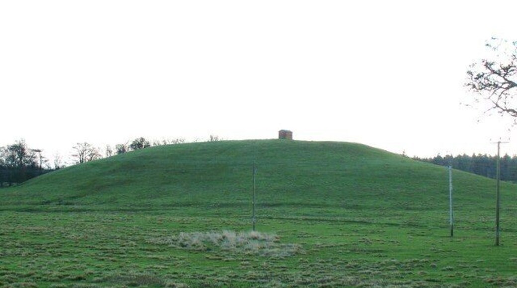 Druggon Hill An odd, symmetrical little hill in an area of farmland close to Catterick garrison. One wonders if the building on the top is a farm building or a military one.