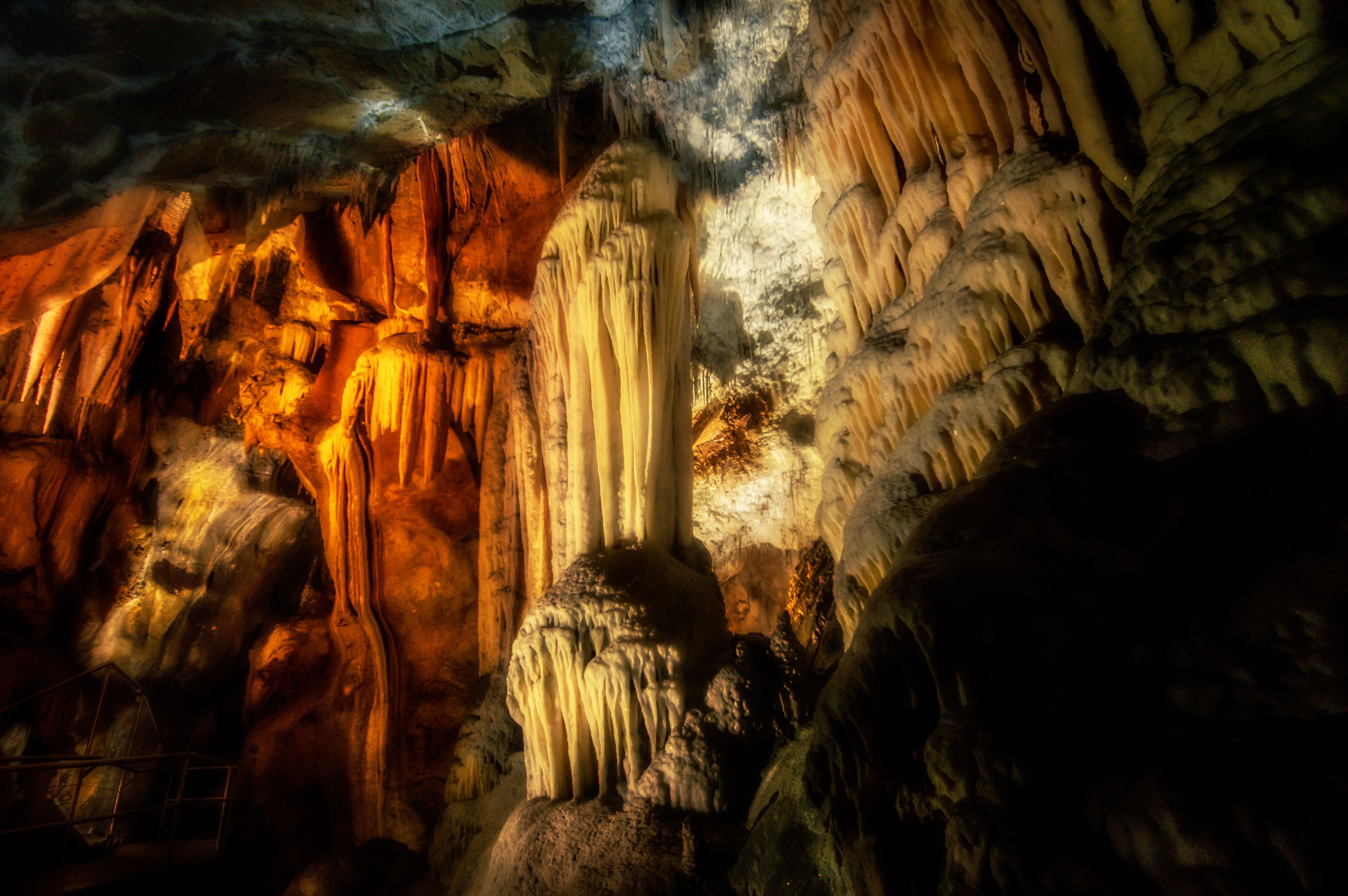 Lucinda Column Stalagmite in Chifley Cave