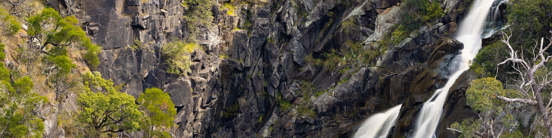 Hillgrove showing a cascade and a gorge or canyon