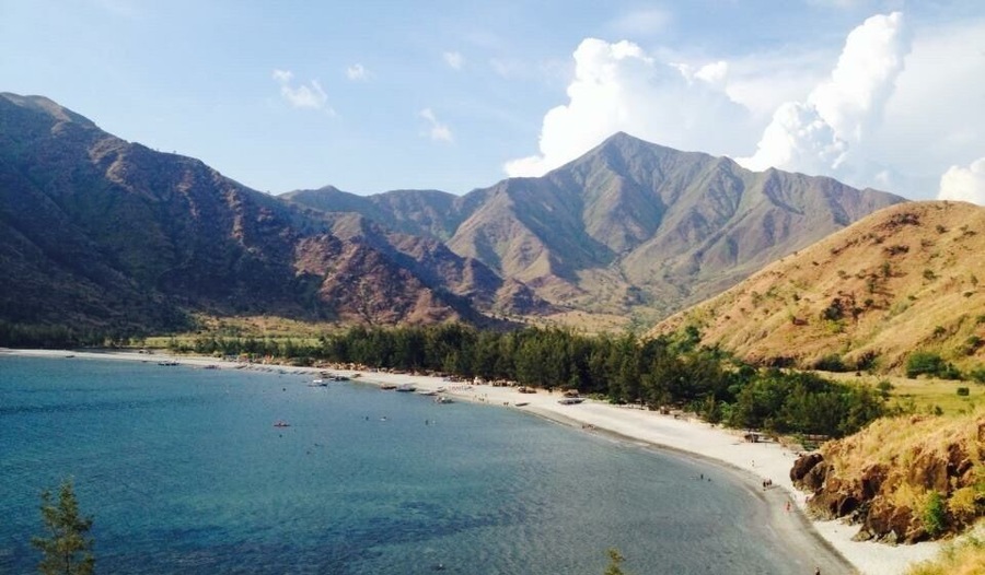 One hour of hiking and trekking to the top and its all worth the experience.
#lalatravels #camping #Blue