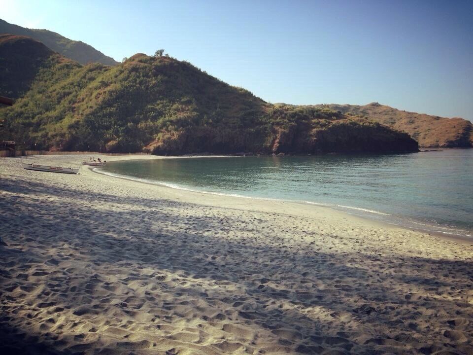 Peaceful morning in Anawangin Cove