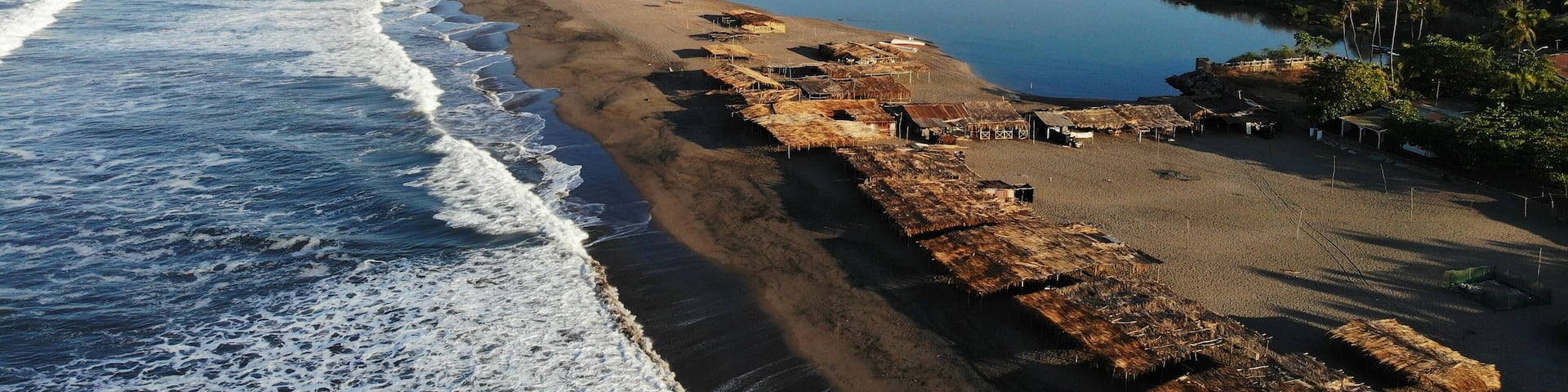 vue aérienne de Poneloya, Nicaragua by dji camera