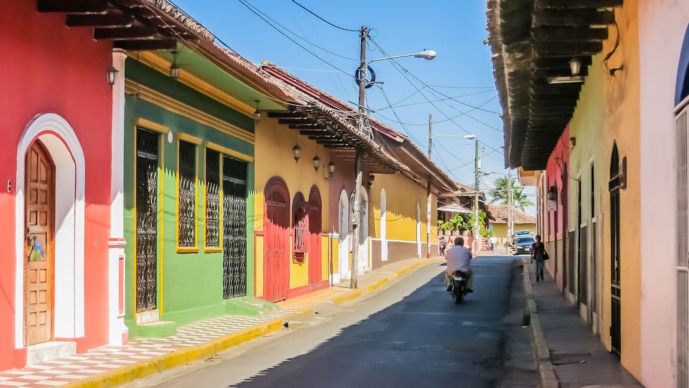 Street with colourful houses, Granada, founded in 1524, Nicaragua, Central America