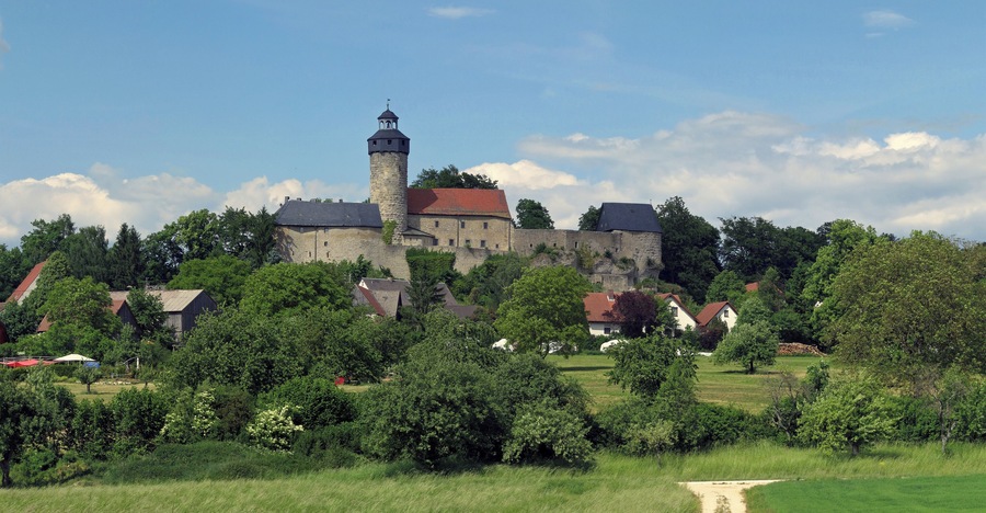 Die Burg Zwernitz wurde im Jahre 1156 erstmals erwähnt. Sie liegt in der zur Gemeinde Wonsees gehörenden Ortschaft Sanspareil in Oberfranken. Seit dem Jahr 1745 ist sie Bestandteil des Felsengartens Sanspareil.