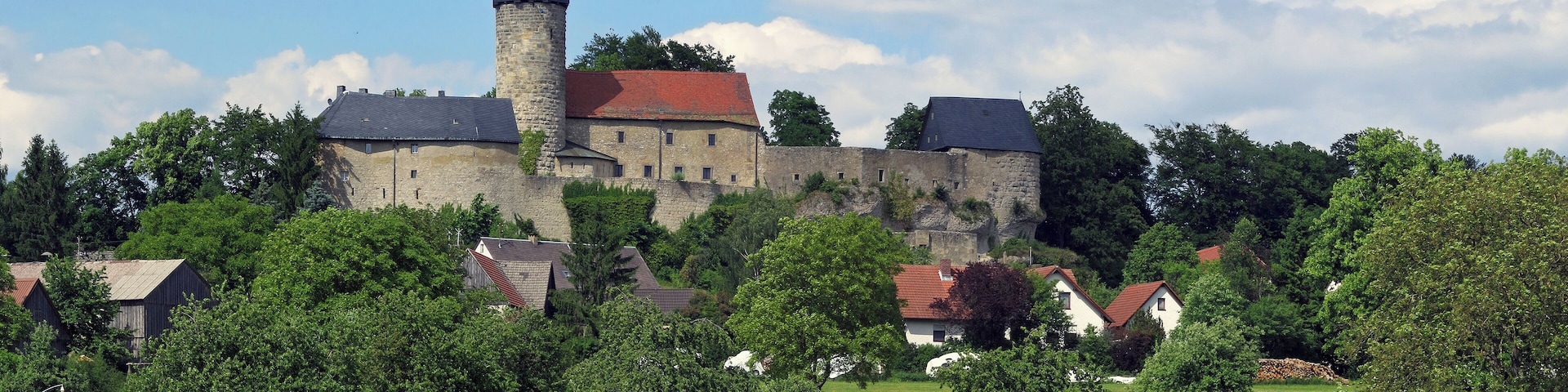 Die Burg Zwernitz wurde im Jahre 1156 erstmals erwähnt. Sie liegt in der zur Gemeinde Wonsees gehörenden Ortschaft Sanspareil in Oberfranken. Seit dem Jahr 1745 ist sie Bestandteil des Felsengartens Sanspareil.