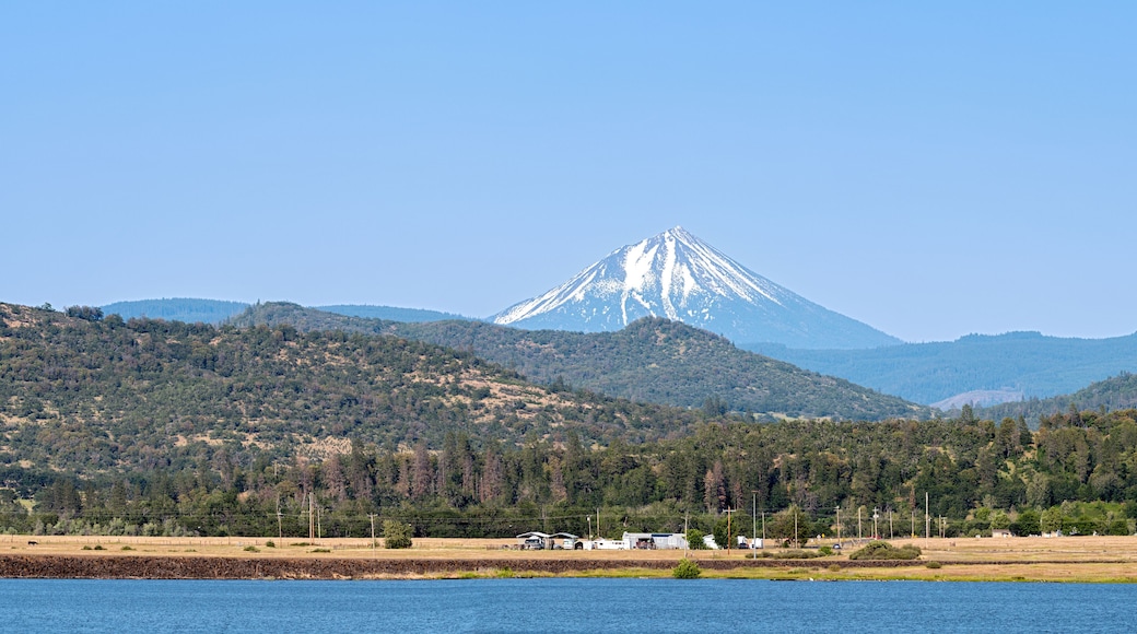 Mount McLoughlin rises behind Agate Lake near Eagle Point, Oregon, USA