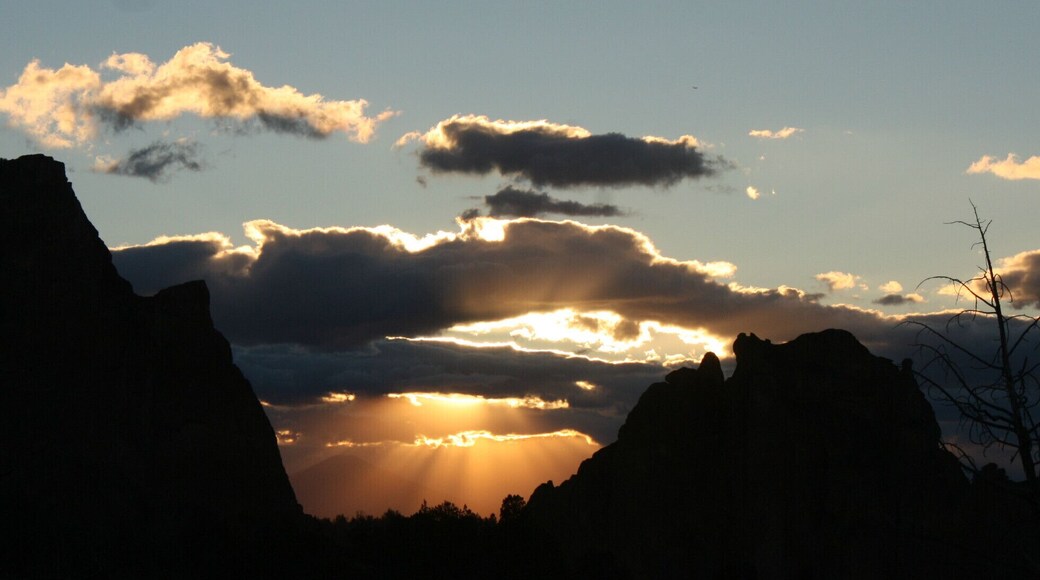 Sun setting over Smith Rock State Park. Perfect ending to a day of hiking and climbing. #SmtihRock #Oregon #hiking