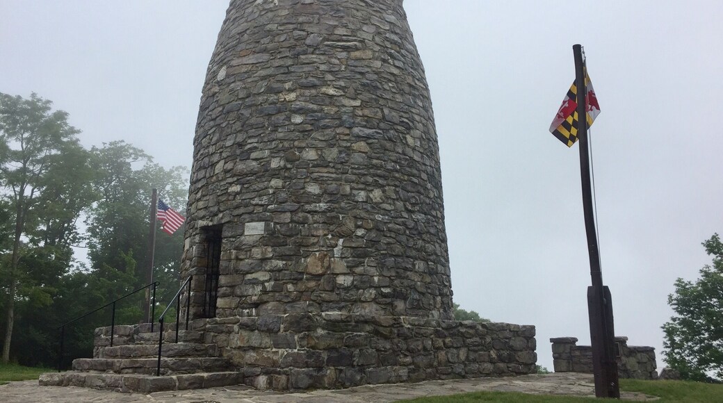Built in 1827 by a group of local citizens, using rock quarried from the site. This is the first Monument dedicated to George Washington.