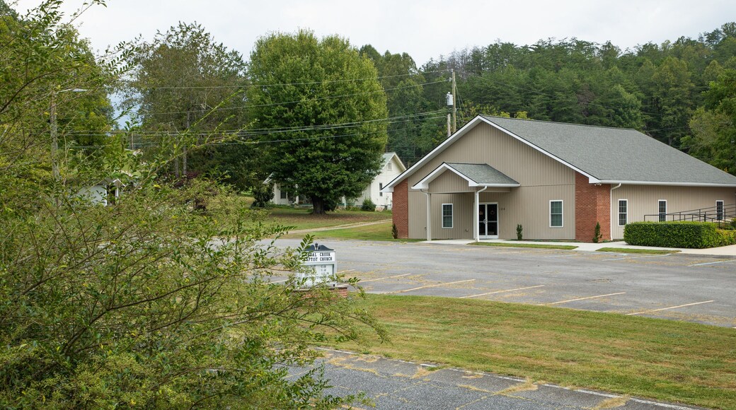 Qualla featuring a small town or village