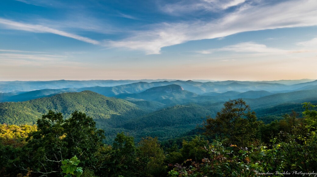The sun sets on Looking Glass Rock, nestled in the Blue Ridge Mountains in Brevard, NC. View from Blue Ridge Parkway.
#MyBackyard
#lookingglass
#blueridgeparkway
#blueridgemountains
#brevard
#northcarolina
#sunset
