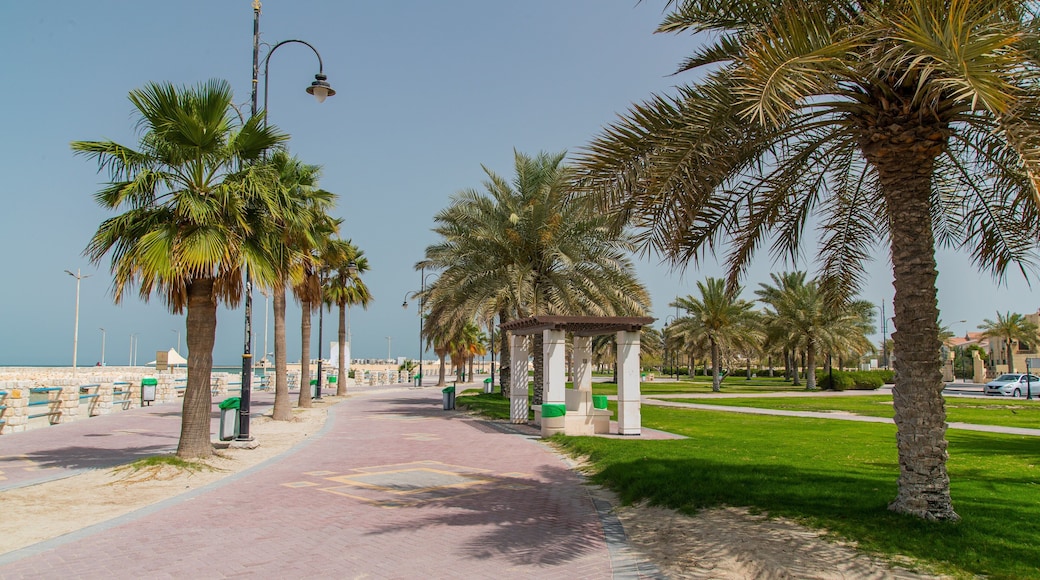 Budaiya which includes a garden