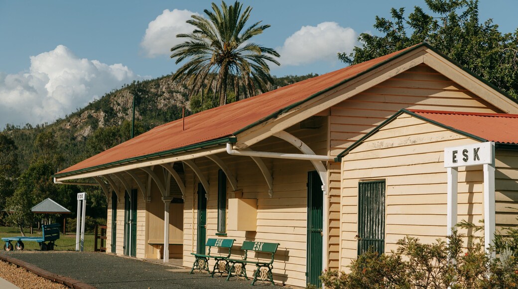 Esk featuring a small town or village