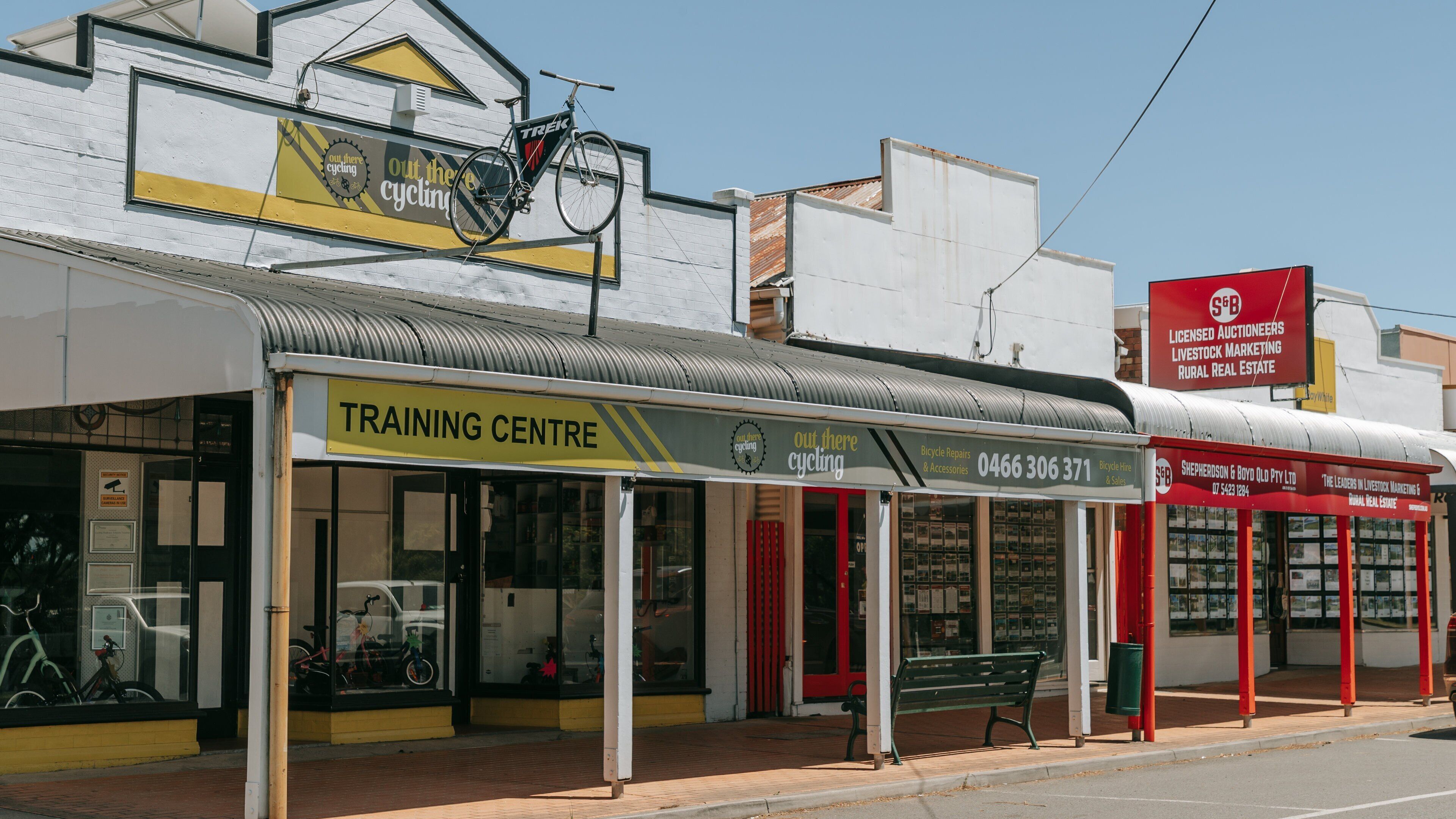Toogoolawah showing a small town or village