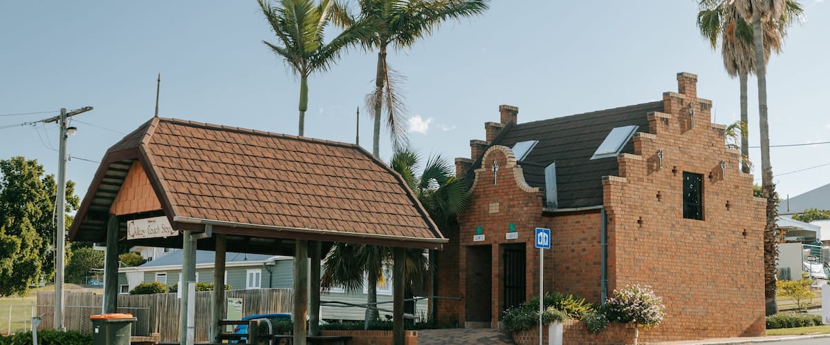 Kilcoy showing a church or cathedral