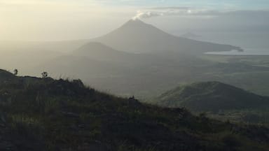 Mombotombo in the distance