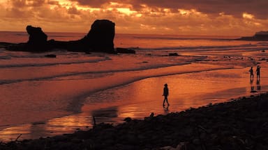 Sunset over whale rock in El Salvador
#adventure
#overlanding
#surfing
#panamerican