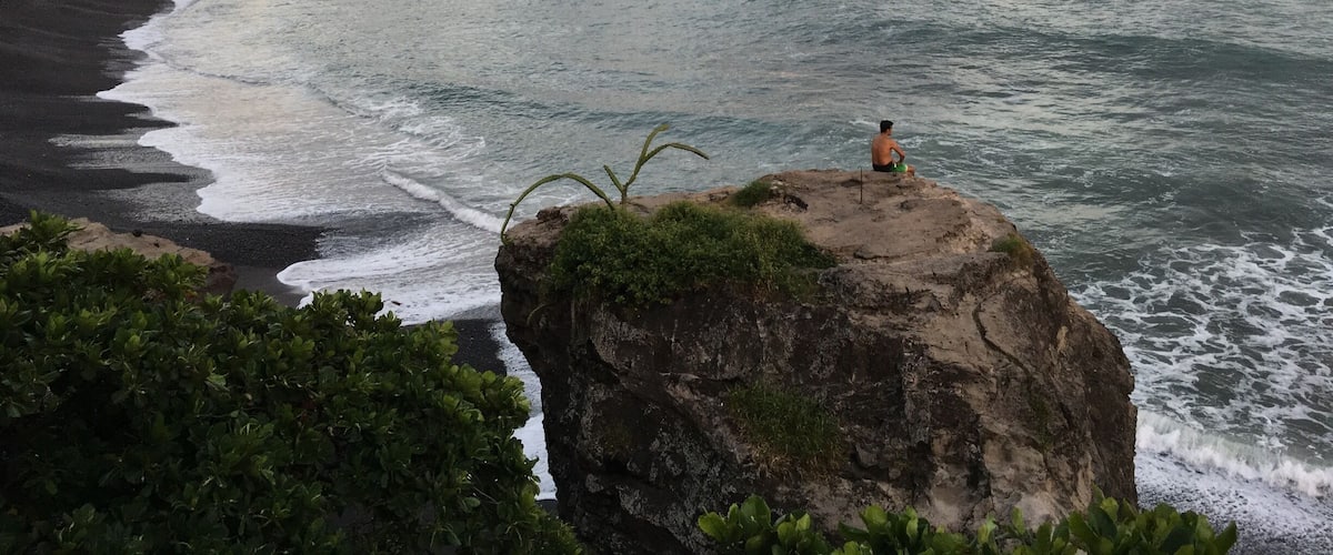 Extremely good food, nice service and beautiful view. Excellent surfing spot