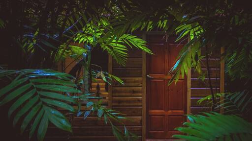 You know you're gonna have a good day when the entrance to your room looks like this.