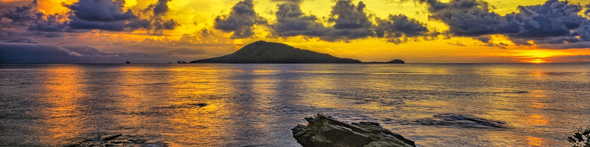 Crribean Sunset off Cayos Cochinos
