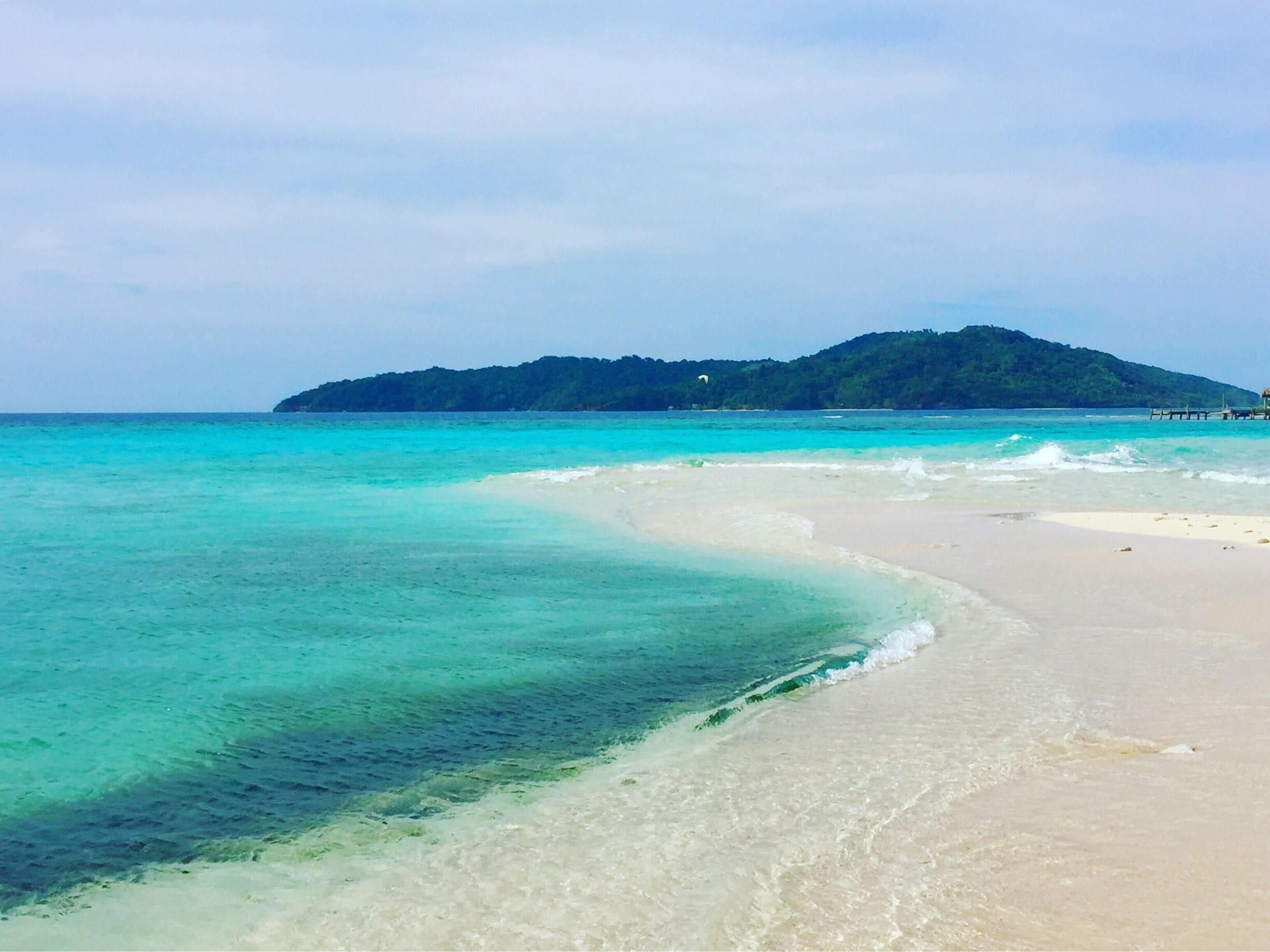 This place is perfect to #takeahike...visit cayos cochinos in Honduras, it wouldn't disappoint. 