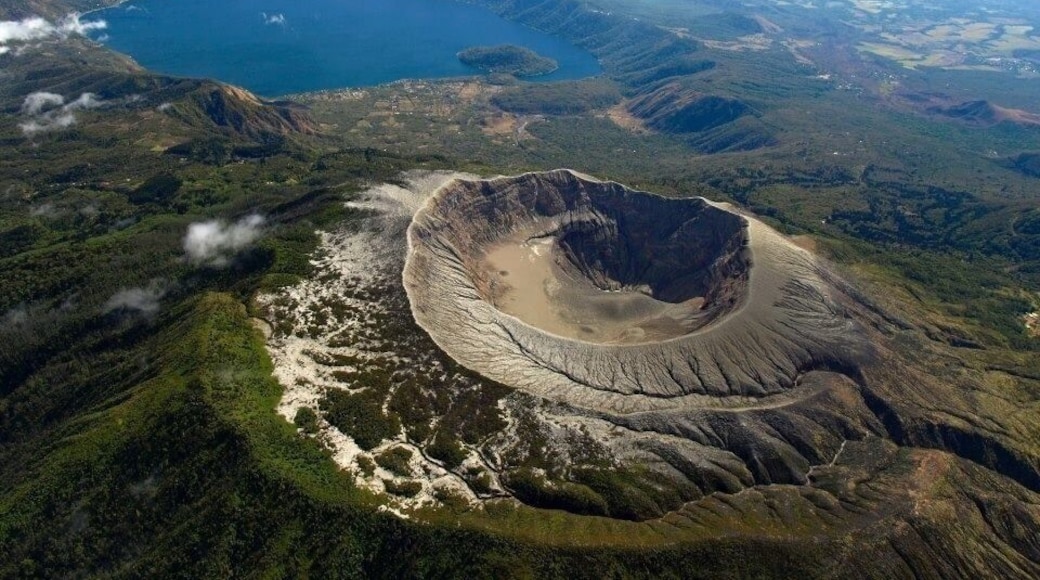 Lago Coatepeque y Volcan Santa Ana