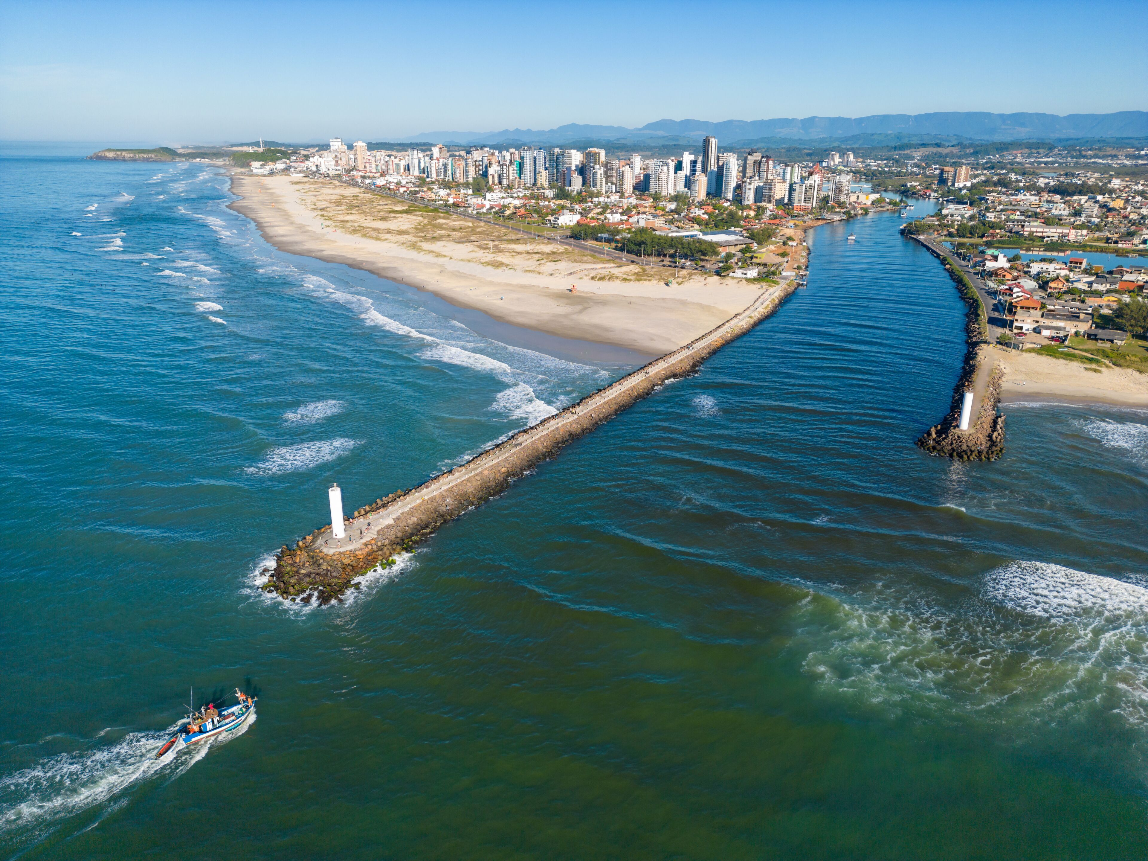 Fisherman boat acessing Mampituba river