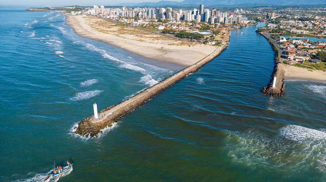 Fisherman boat acessing Mampituba river