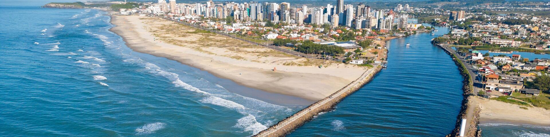 Fisherman boat acessing Mampituba river