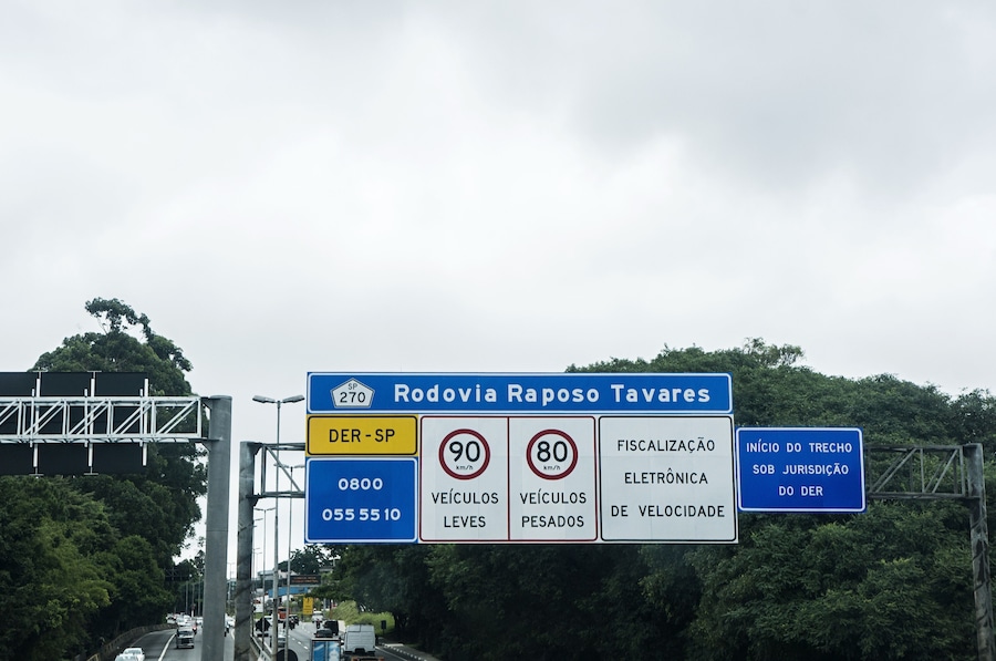 highway sign Raposo Tavares Brazil speed eletronic control warning safety information