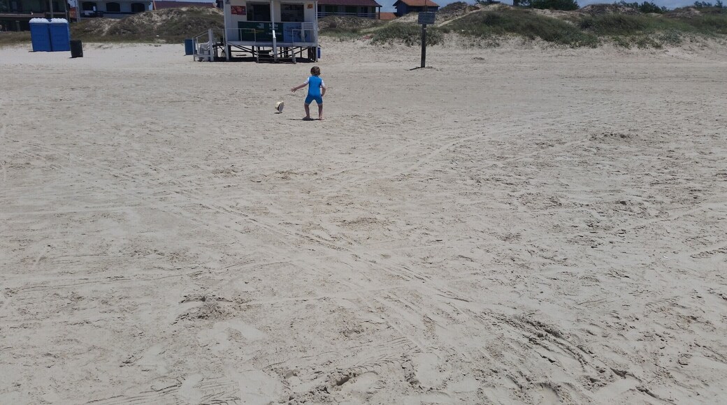As people flock to the whiter sands of Santa Catarina, this stretch of beach close to Porto Alegre is quiet and beautiful. Grabbing Melhio to drink from in the day and a Caprianha in the evening, the beach shacks are awesome.
#lifeatexpedia
