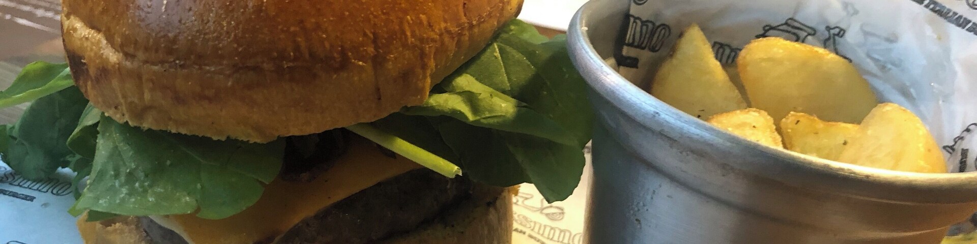 Burguer no Máximo , lá tinha uma pizza napoletana tb ótima.obs: só na temporada