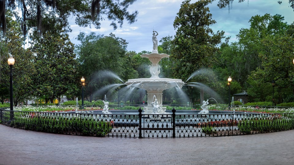 Panoramic photo of the Fountain in Forsyth Park in Savannah Georgia
