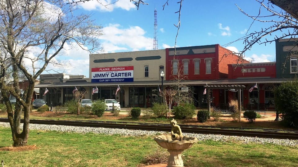 A building with a sign reading "Plains, Georgia Home of Jimmy Carter."