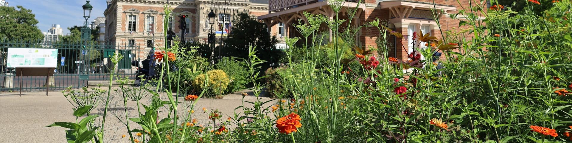 Buttes-Chaumont park in Paris
