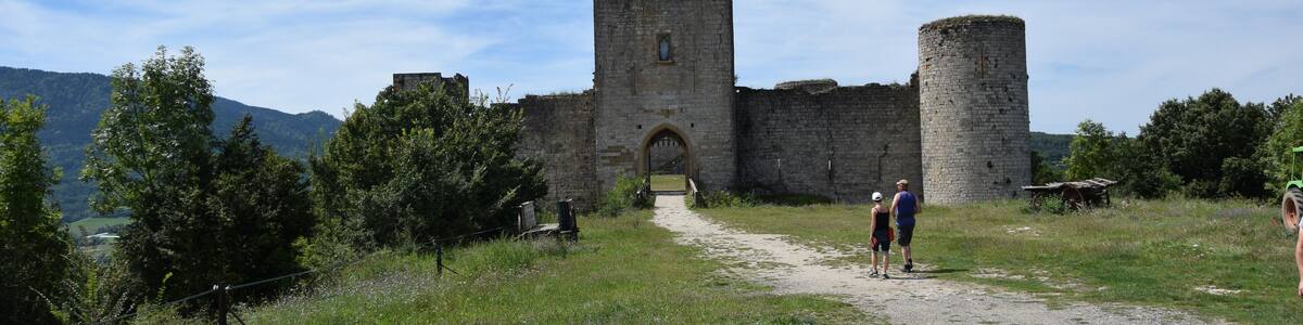 This building is indexed in the Base Mérimée, a database of architectural heritage maintained by the French Ministry of Culture, under the reference PA00102872 .