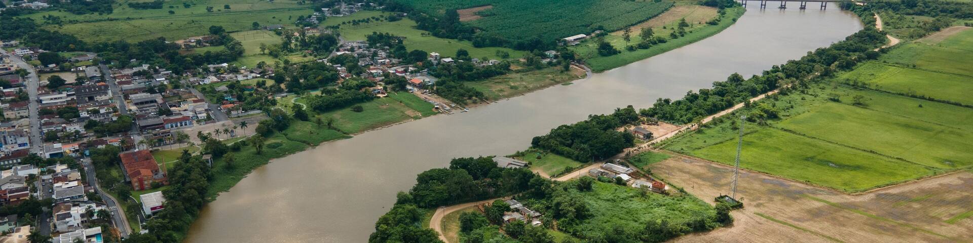 Rio Ribeira de Iguape em Registro, São Paulo. Brasil