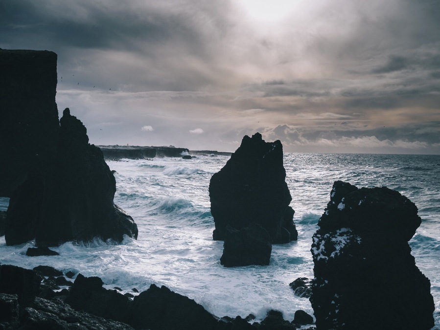 #BvSApplication
Some nice icelandic cliffs close to the airport. As usual in iceland, the weather can change quite rapidly. Dramatic skies and harsh weather conditions are nothing unusual.
#BvSApplication