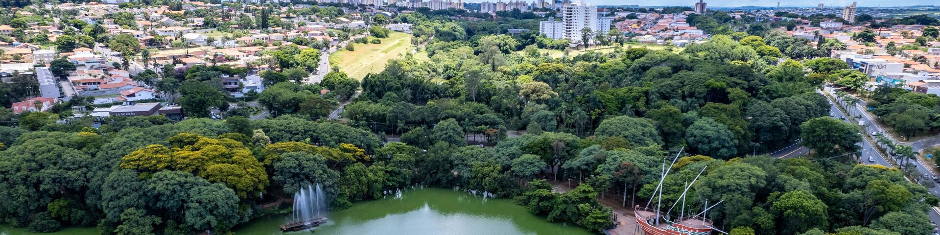 Aerial view of Taquaral park in Campinas, São Paulo. In the background, the neighborhood of Cambui.