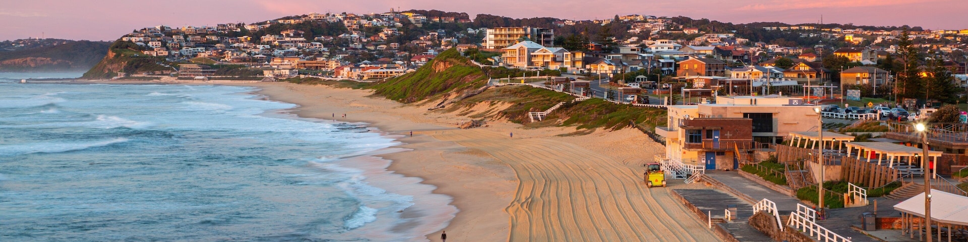 Bar Beach showing a coastal town, general coastal views and landscape views