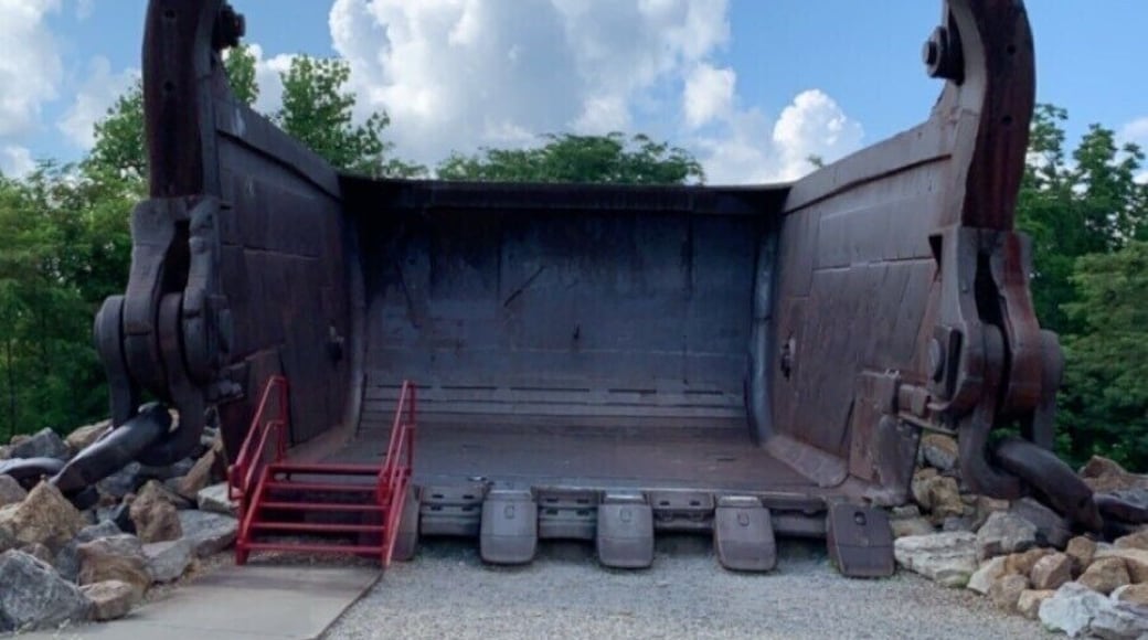 Beautiful drive to the park. A lot or gorgeous surroundings.