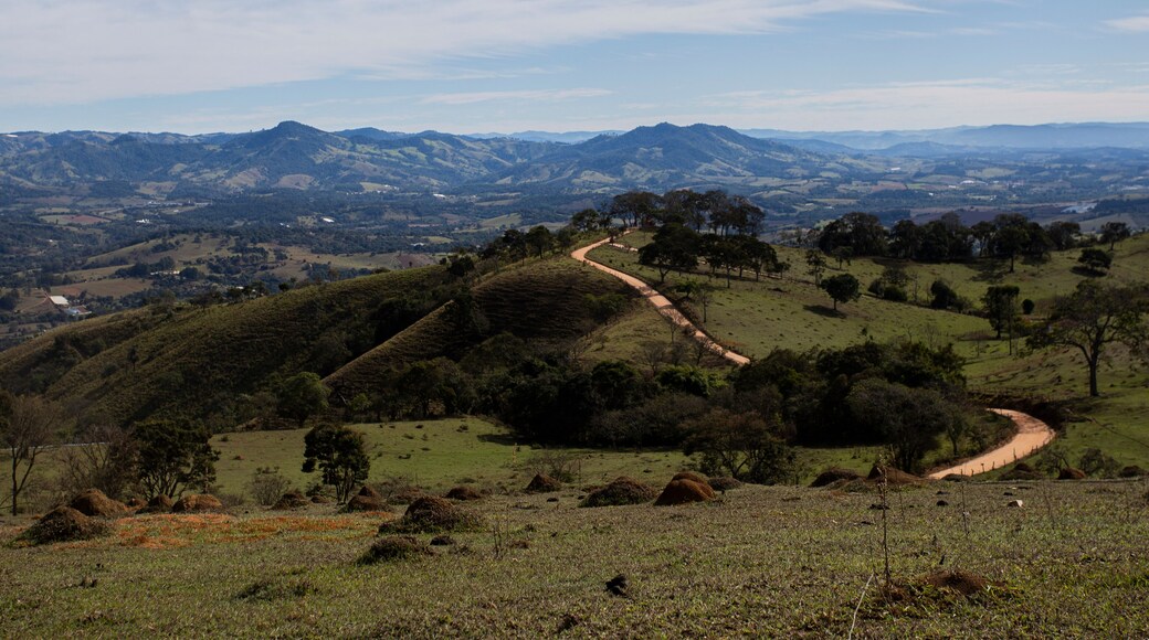 Estiva, Minas Gerais, Brasil: Estrada da Serra do Caçador na Mantiqueira, parte do caminho da fé