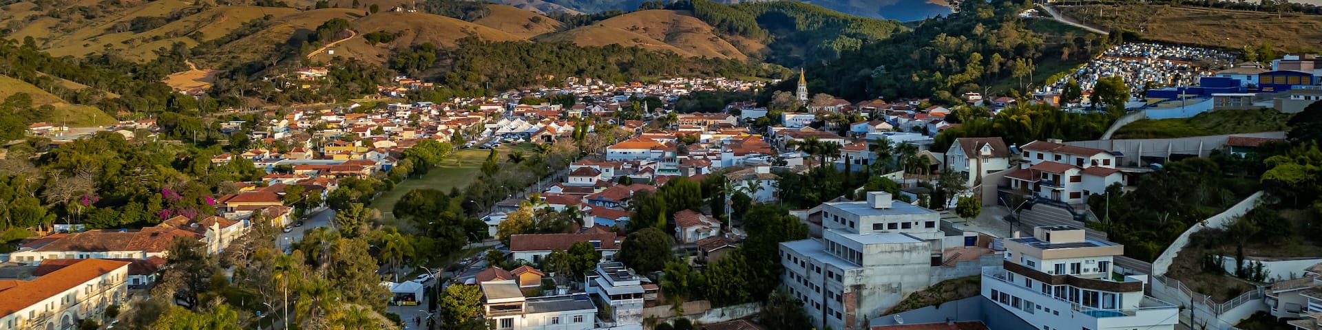 Passa Quatro Paisagem Sul De Minas Gerais Maria Fumaça Trem Turístico Serra Da Mantiqueira Natureza Colinas Verdes Campos Tranquilos Aldeias Pitorescas Rios Trilhos Ferroviários Estações Históricas
