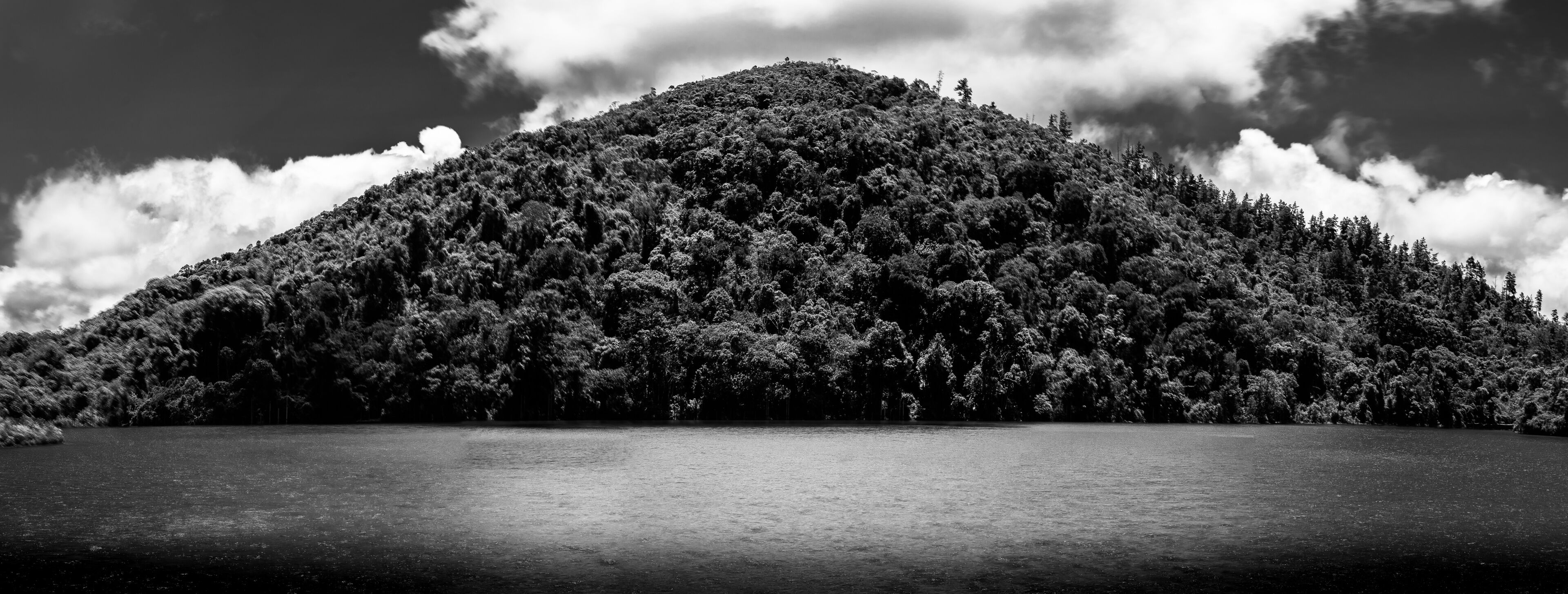 Logo da Itapeva Black and White