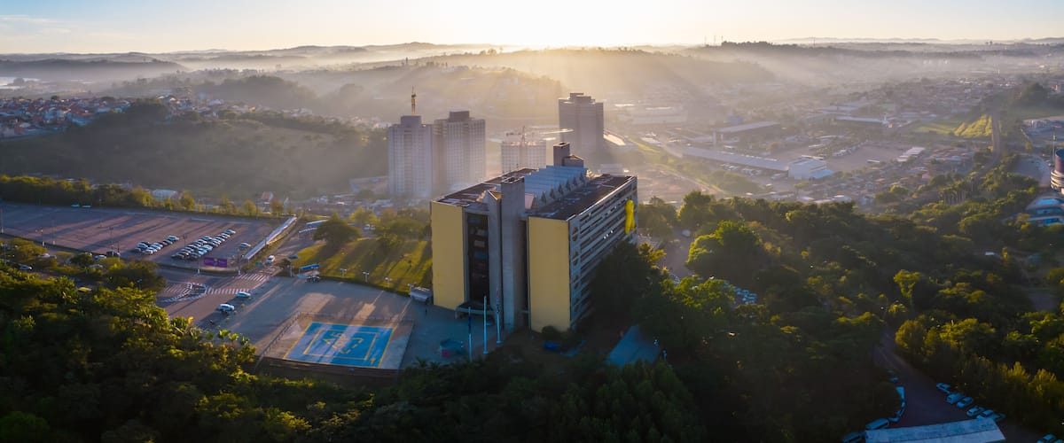 Prefeitura de Jundiai ao amanhecer, 26-05-2022. Campanha maio amarelo