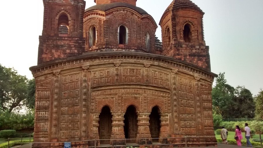 Figurines made of terracotta in shyam rai temple, bishnupur.