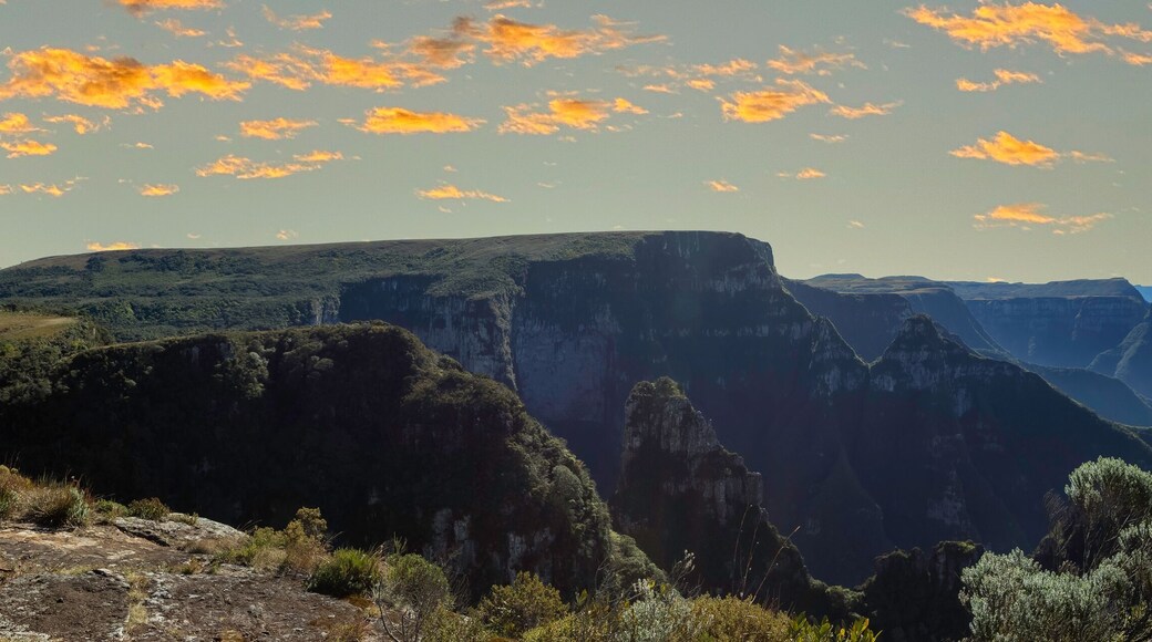 SERRA CATARINENSE.
SERRA BRASILEIRA.
SERRA DAS AMÉRICAS.
SERRA CÂNION DO FUNIL.
SERRA GAÚCHA.
SERRA DO RIO DO RASTRO.
BOM JARDIM DA SERRA
MIRANTE SERRA PARQUE
lAURO MULLER,sc.