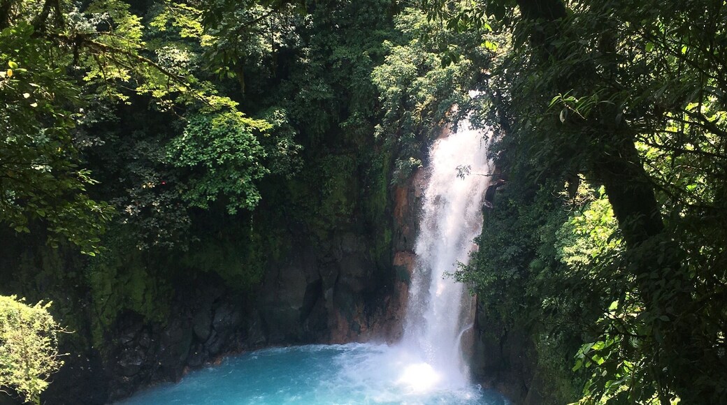 Where volcanic minerals and water mix to create this brilliant blue water.